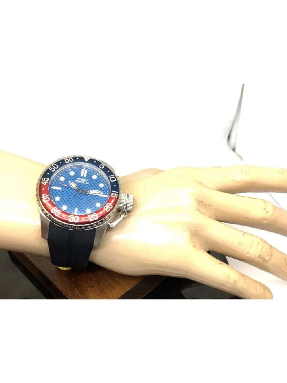 Invicta Mens Watch 35658 Pro Diver Quartz Blue Dial Pepsi Bezel Rubber Band 50mm